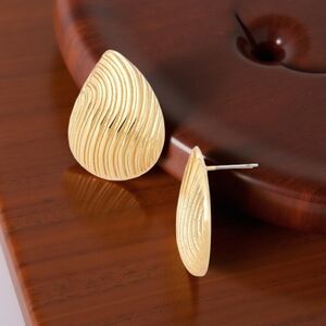 NWT Aqua Wavy Shell Drop Earrings